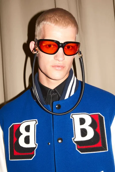 Look 10
